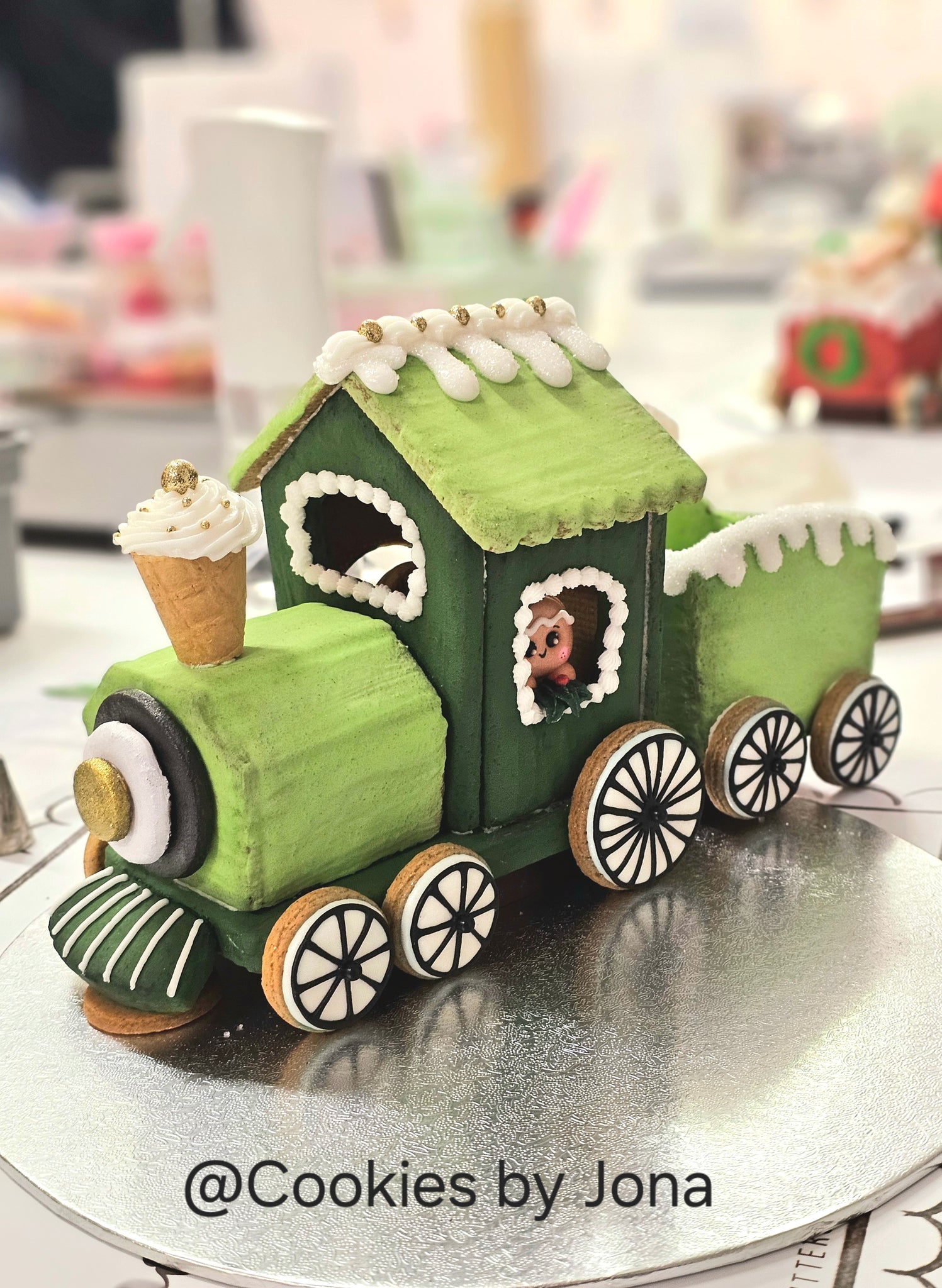 3D Gingerbread Train Cookie Cutter Set (Locomotive + Wagon)