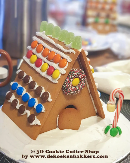 Petite Gingerbread House Hugger Cutter